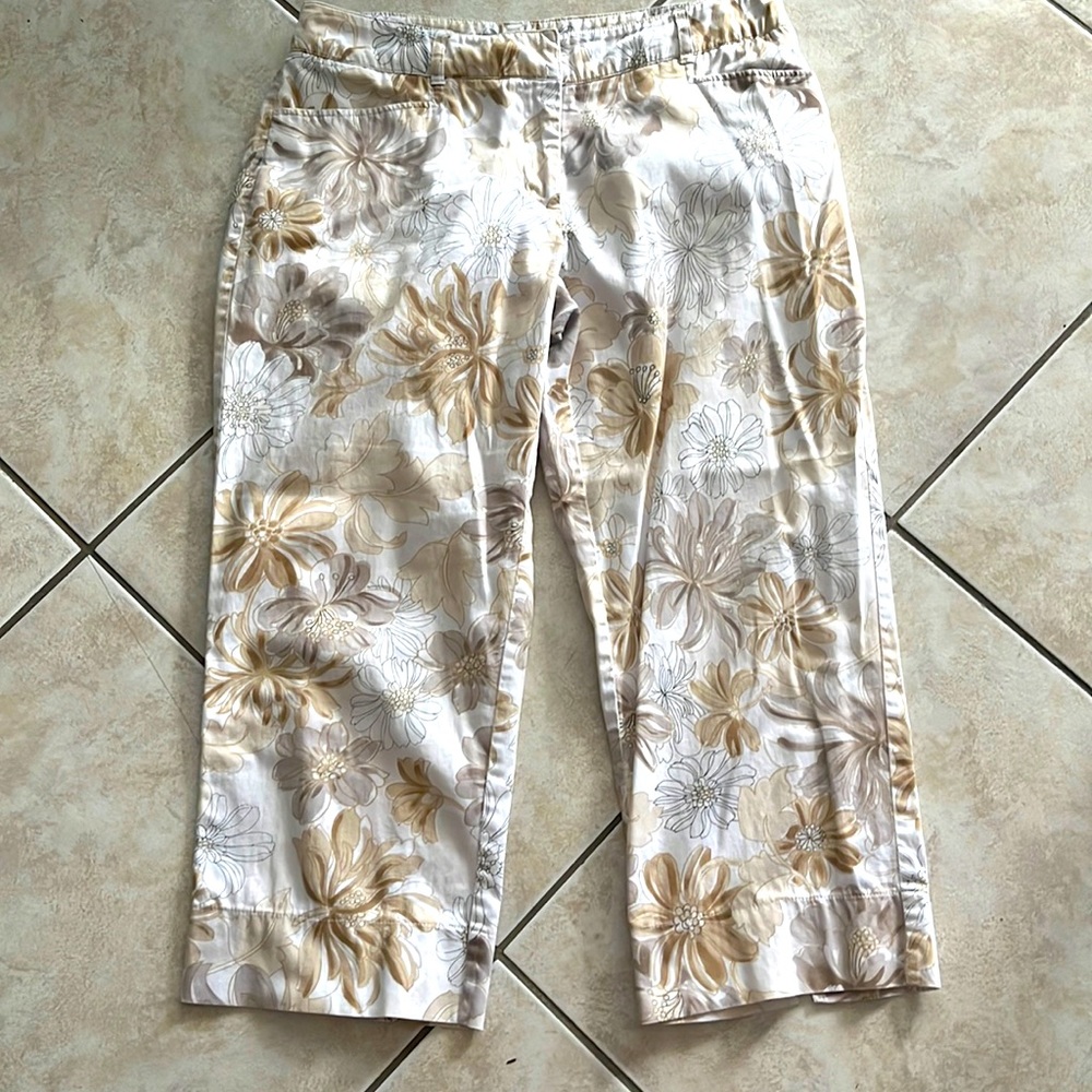 Tribal flowers patent capris